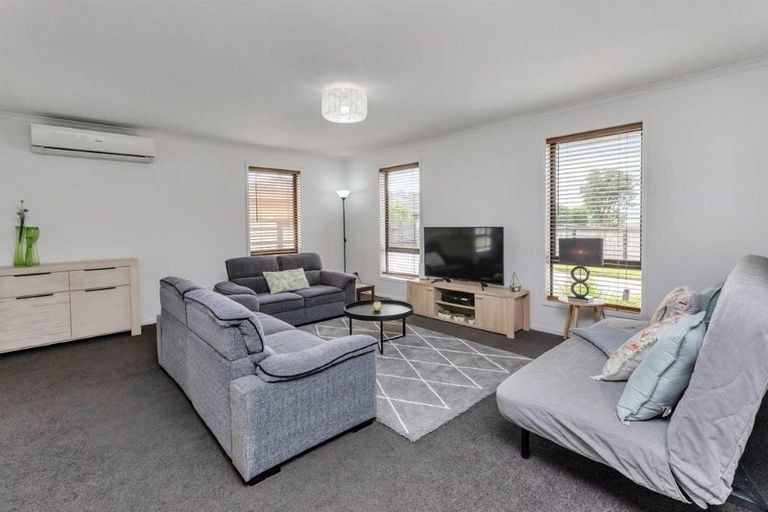 Photo of property in 18 Ocean View Rise, Ruakaka, 0116