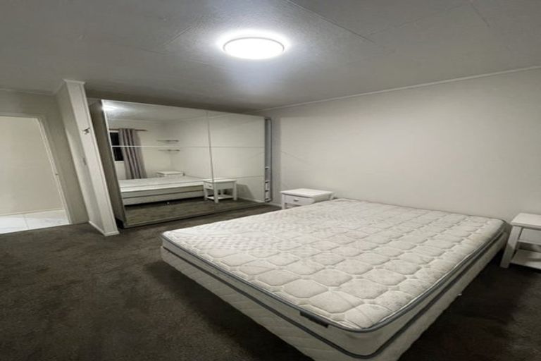 Photo of property in 17 Theban Place, Totara Vale, Auckland, 0629