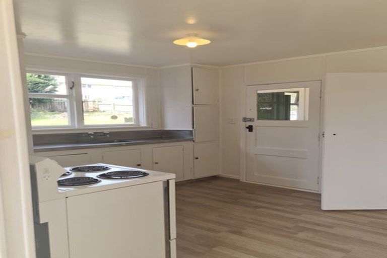 Photo of property in 35 Bedford Street, Cannons Creek, Porirua, 5024