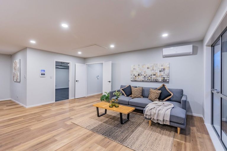 Photo of property in 17 Konoba Avenue, Kumeu, 0810