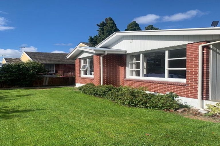 Photo of property in 8 Lochee Road, Upper Riccarton, Christchurch, 8041