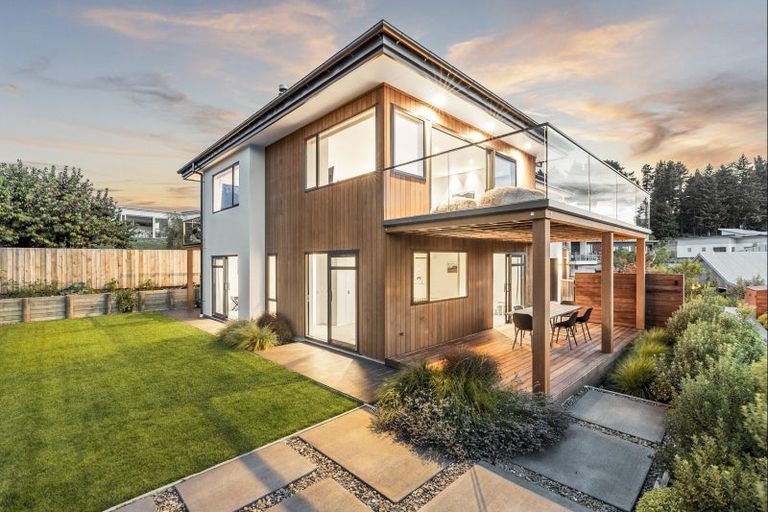 Photo of property in 8 Landsborough Lane, Wanaka, 9305