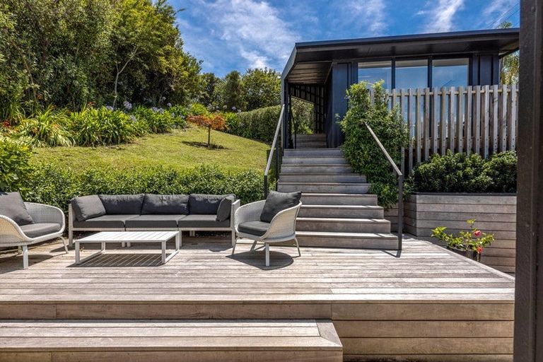 Photo of property in 70 Queens Drive, Oneroa, Waiheke Island, 1081