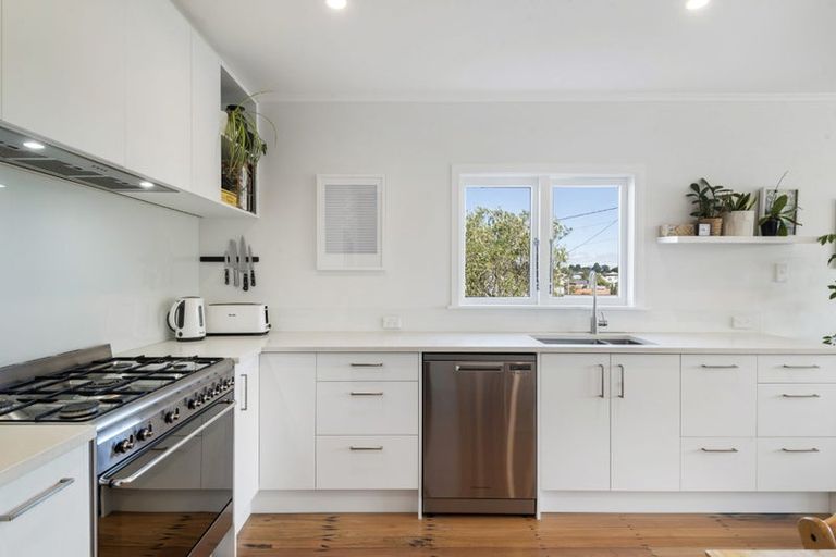 Photo of property in 1/10 Coronation Street, Belmont, Auckland, 0622