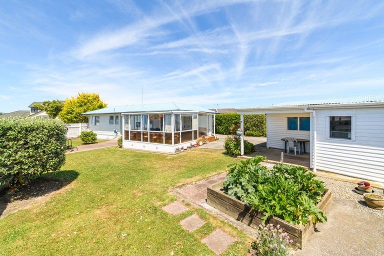 Photo of property in 32 Leander Place, Milson, Palmerston North, 4414
