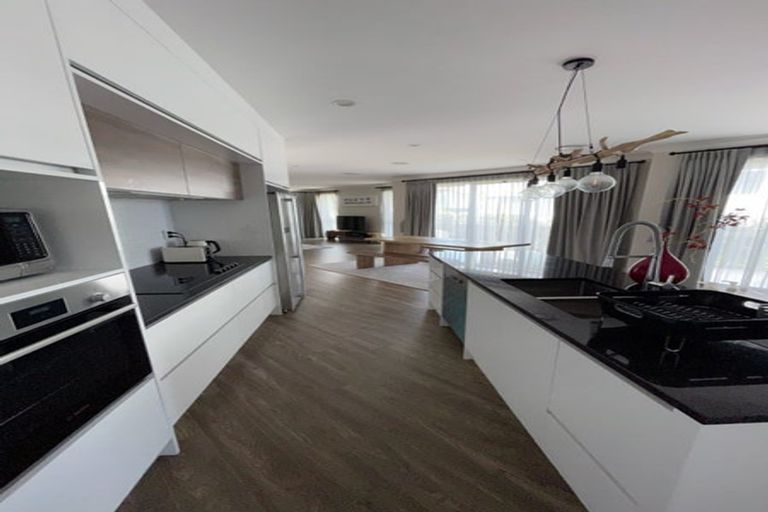 Photo of property in 13 Tawatawa Street, Long Bay, Auckland, 0630