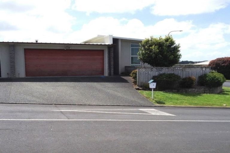Photo of property in 2 Merlot Lane, Pukekohe, 2120