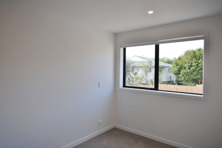 Photo of property in 3/35 Garadice Road, Rothesay Bay, Auckland, 0630