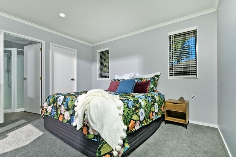 Photo of property in 7 Lemon Grove Lane, Greenhithe, Auckland, 0632