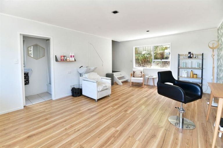 Photo of property in 19 John Road, Stanmore Bay, Whangaparaoa, 0932