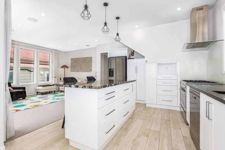 Photo of property in 5a Torless Terrace, Thorndon, Wellington, 6011