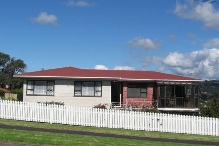 Photo of property in 42 Savoy Road, Glen Eden, Auckland, 0602