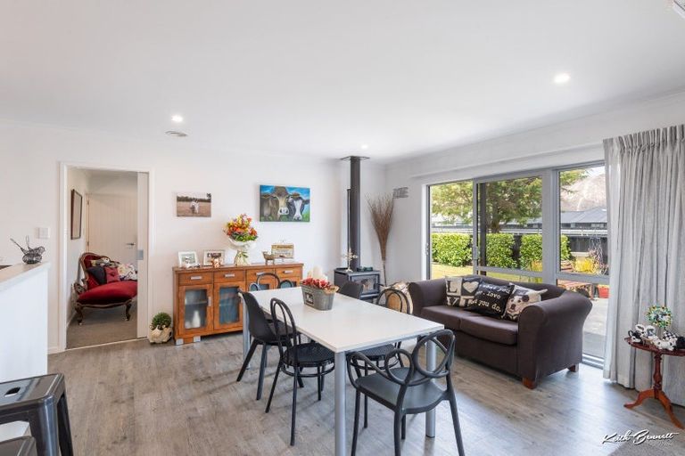 Photo of property in 33 Buddle Road, Wallaceville, Upper Hutt, 5018