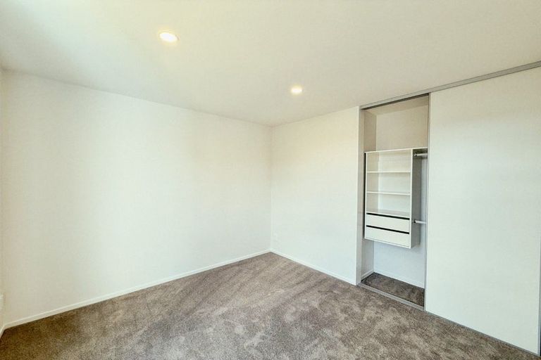 Photo of property in 4a Roberts Road, Matakatia, Whangaparaoa, 0930