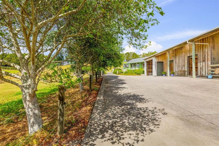 Photo of property in 321 Muriwai Valley Road, Muriwai, Waimauku, 0881