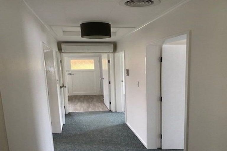 Photo of property in 32 Collins Avenue, Tawa, Wellington, 5028