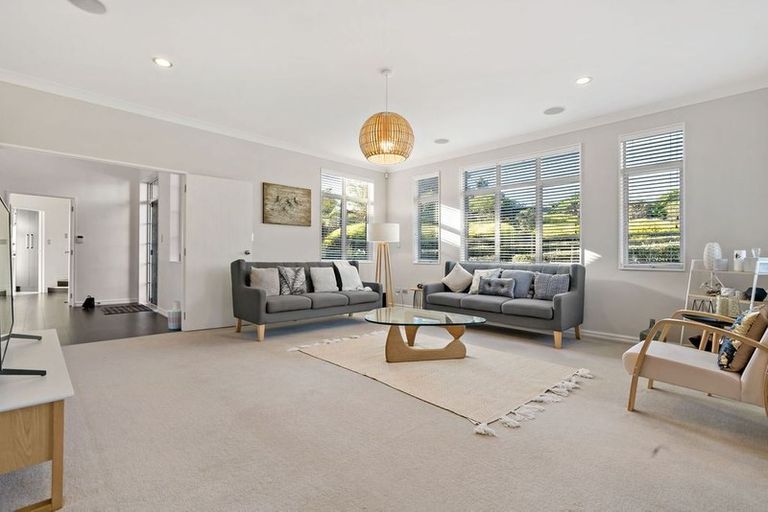 Photo of property in 16 Michael Bosher Way, Flat Bush, Auckland, 2019