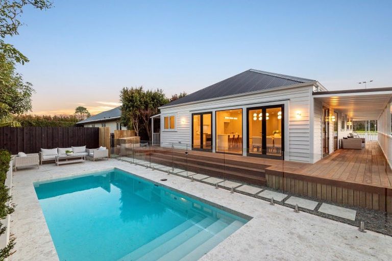 Photo of property in 15 Edward Street, Riverhead, 0820