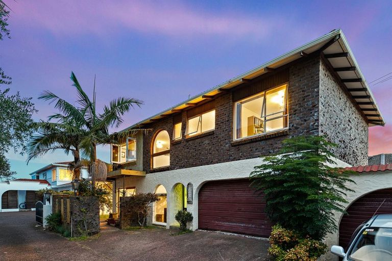 Photo of property in 3/23 Beach Road, Castor Bay, Auckland, 0620