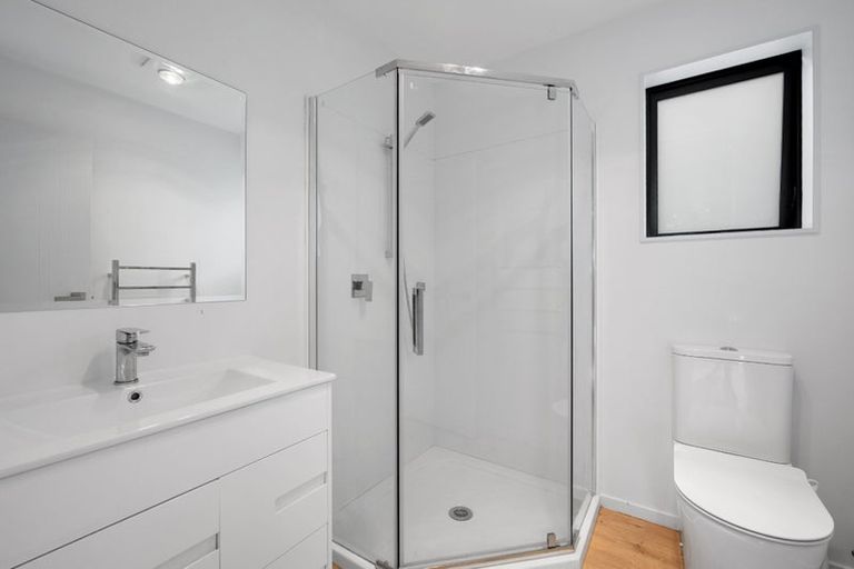 Photo of property in 16 Taupata Lane, Helensville, 0800