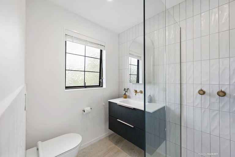 Photo of property in 17 Paddington Grove, Karori, Wellington, 6012