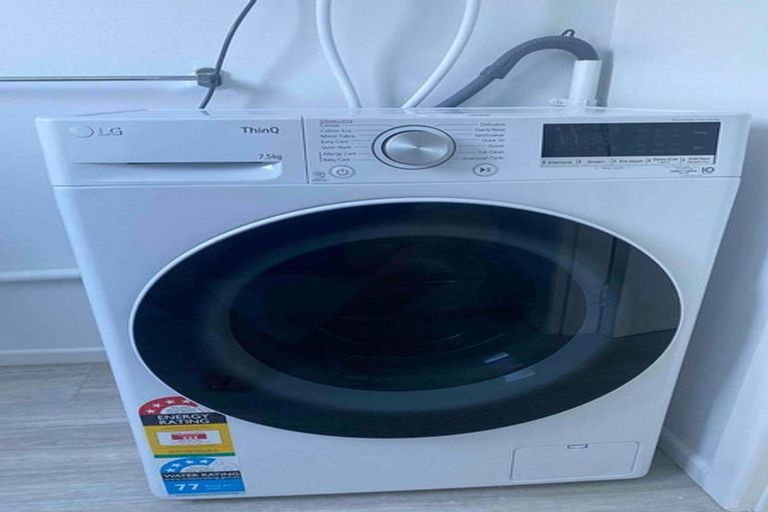 Photo of property in 176 Miromiro Road, Normandale, Lower Hutt, 5010