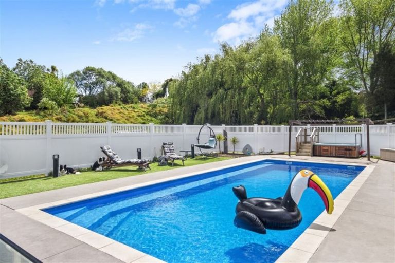 Photo of property in 2d Country Club Lane, Waiuku, 2123