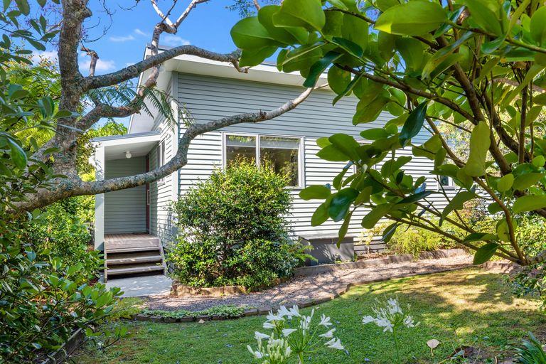 Photo of property in 18 Harbour View Road, Point Wells, Warkworth, 0986