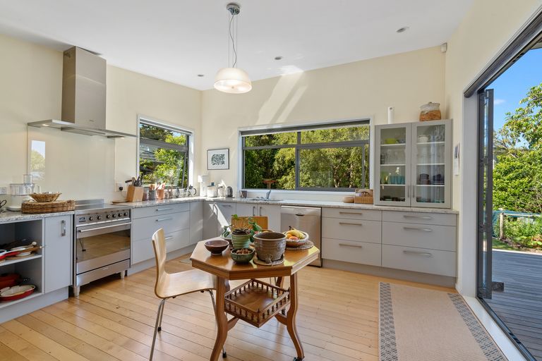 Photo of property in 18 Harbour View Road, Point Wells, Warkworth, 0986