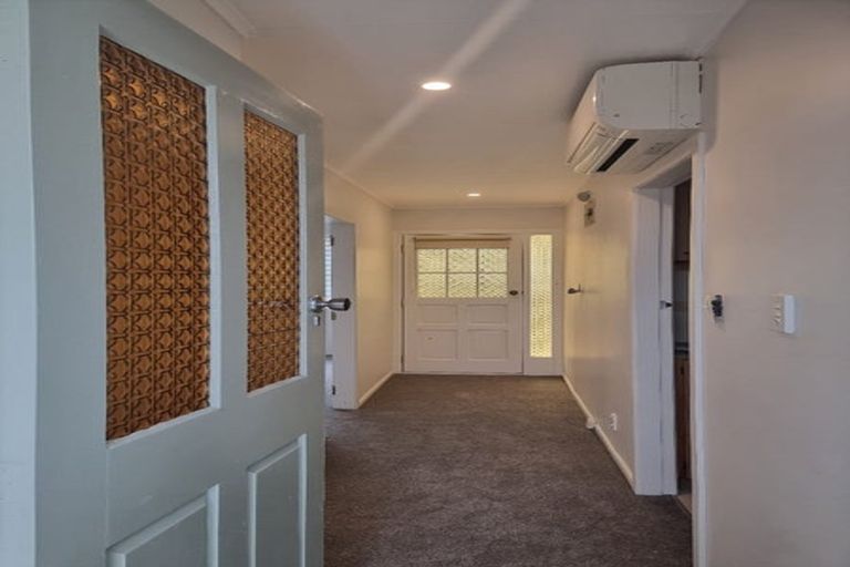 Photo of property in 32 Rangituhi Crescent, Takapuwahia, Porirua, 5022