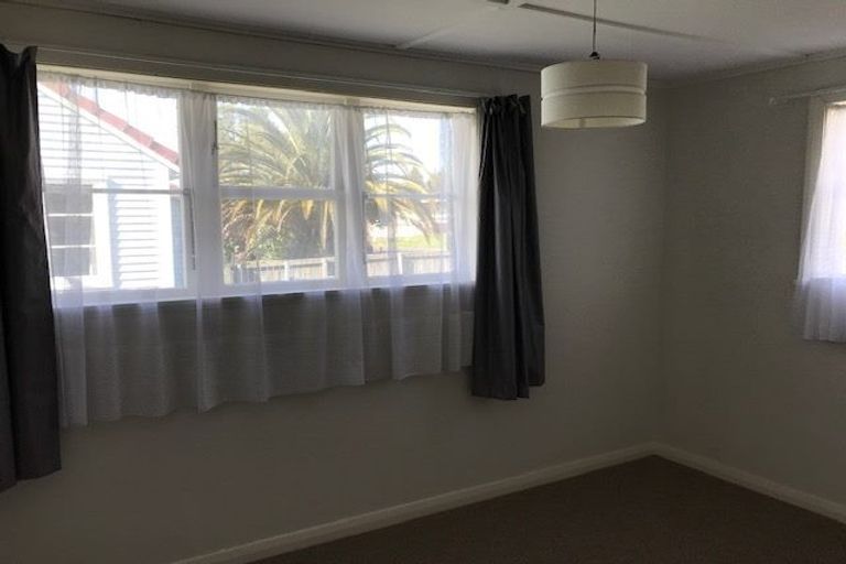 Photo of property in 132 Hakanoa Street, Huntly, 3700