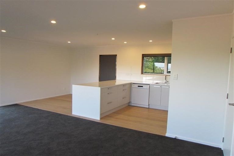 Photo of property in 2/76 Heathcote Road, Castor Bay, Auckland, 0620
