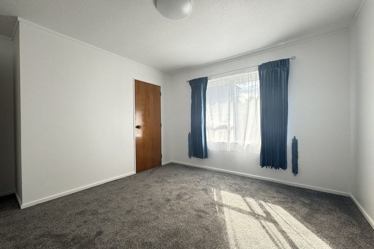 Photo of property in 18b Bracken Road, Newlands, Wellington, 6037