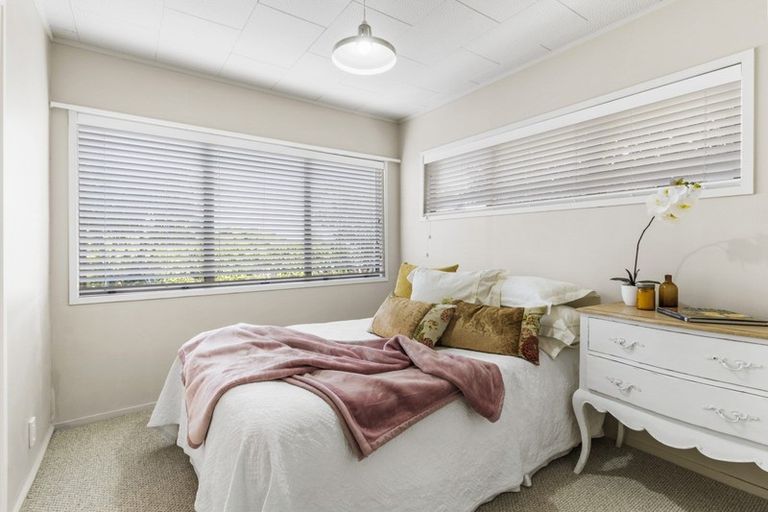 Photo of property in 20a East Coast Road, Milford, Auckland, 0620