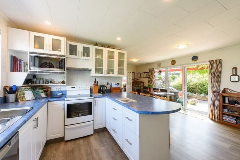 Photo of property in 7 Hodgkins Road, Waikanae Beach, Waikanae, 5036