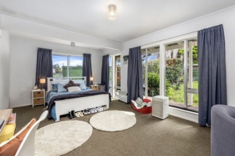Photo of property in 49 Tawa Road, Kumeu, 0891
