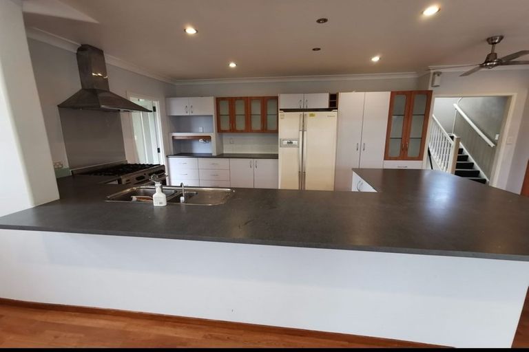 Photo of property in 16 Raphael Place, West Harbour, Auckland, 0618