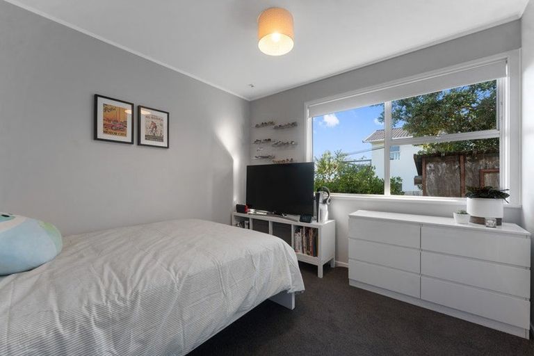 Photo of property in 199 Forrest Hill Road, Forrest Hill, Auckland, 0620