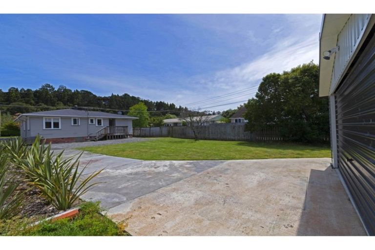 Photo of property in 14 Birdwood Road, Swanson, Auckland, 0612