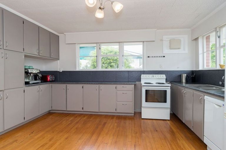 Photo of property in 44 Ruamahanga Crescent, Terrace End, Palmerston North, 4410
