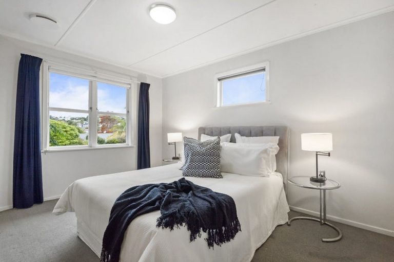 Photo of property in 72 Blakeborough Drive, Forrest Hill, Auckland, 0620