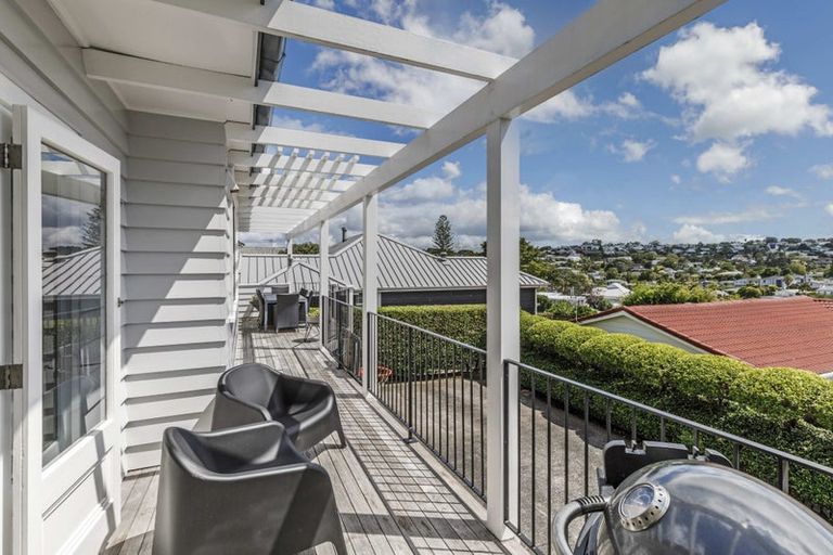 Photo of property in 1/41 East Coast Road, Milford, Auckland, 0620