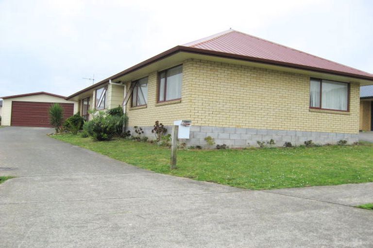 Photo of property in 74 Hall Avenue, Mangere, Auckland, 2022