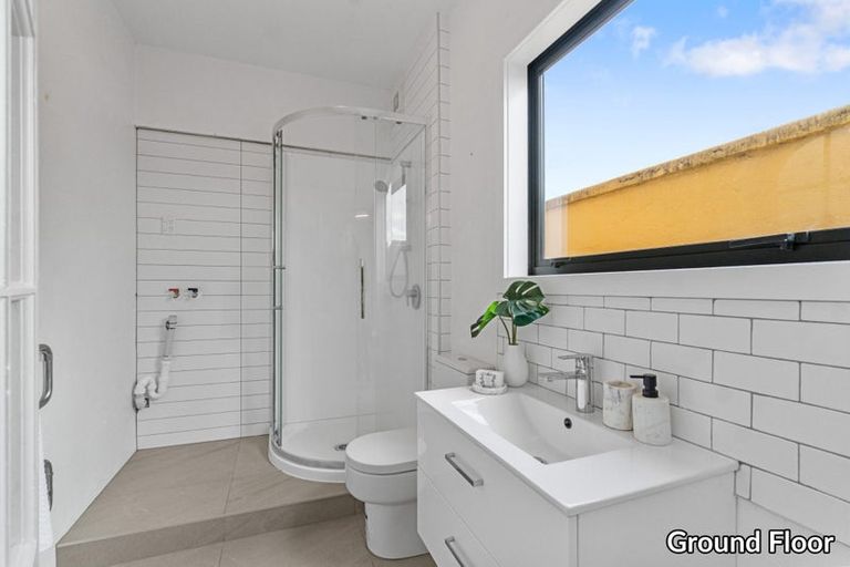 Photo of property in 1/25a Lake Road, Devonport, Auckland, 0624
