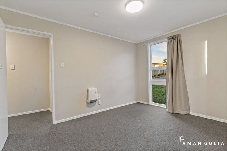 Photo of property in 18 Grandison Crescent, New Lynn, Auckland, 0600