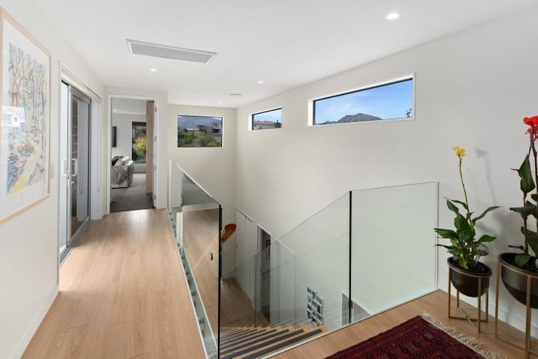 Photo of property in 28 Minaret Ridge, Wanaka, 9305