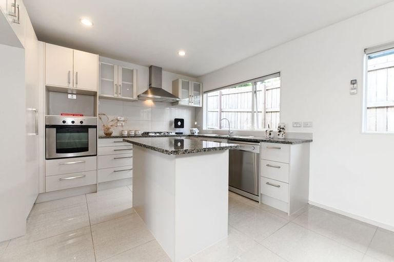 Photo of property in 79a Awaroa Road, Sunnyvale, Auckland, 0612