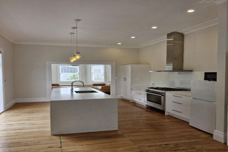 Photo of property in 49 Vivian Street, New Plymouth, 4310