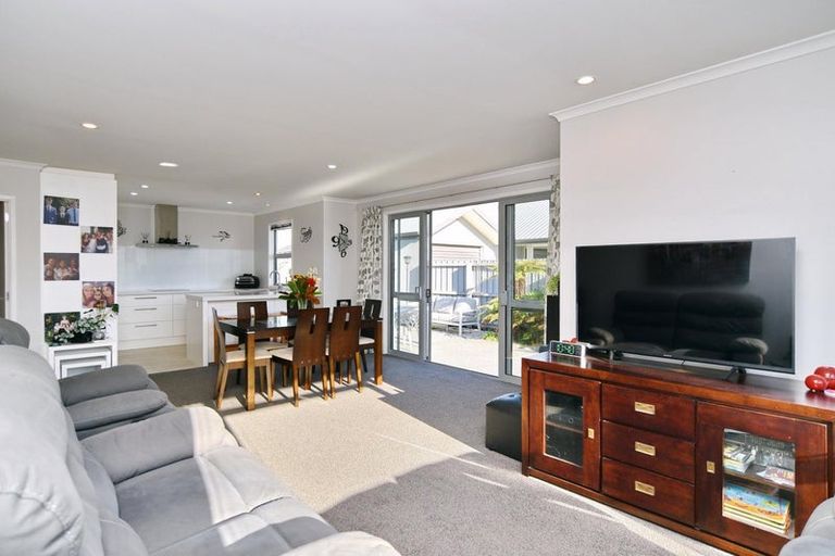 Photo of property in 1/28 Kirsten Place, Parklands, Christchurch, 8083