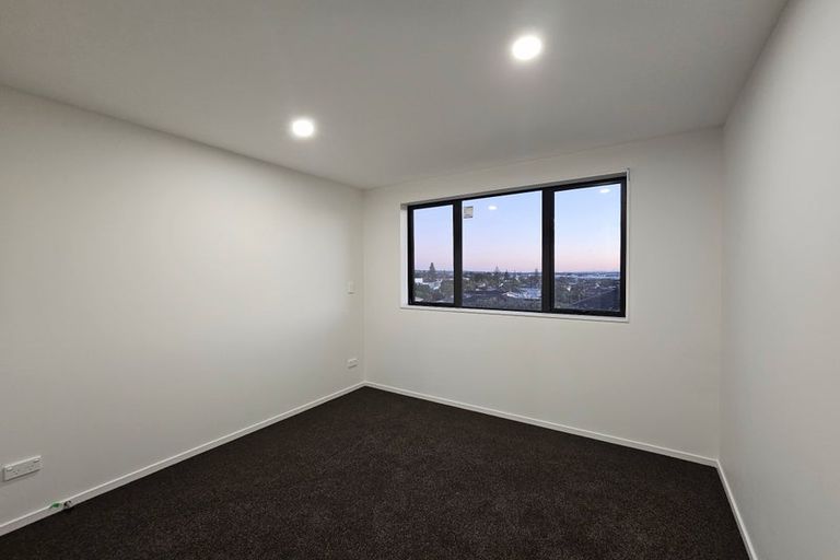 Photo of property in 8 Lewis Road, Pakuranga, Auckland, 2010